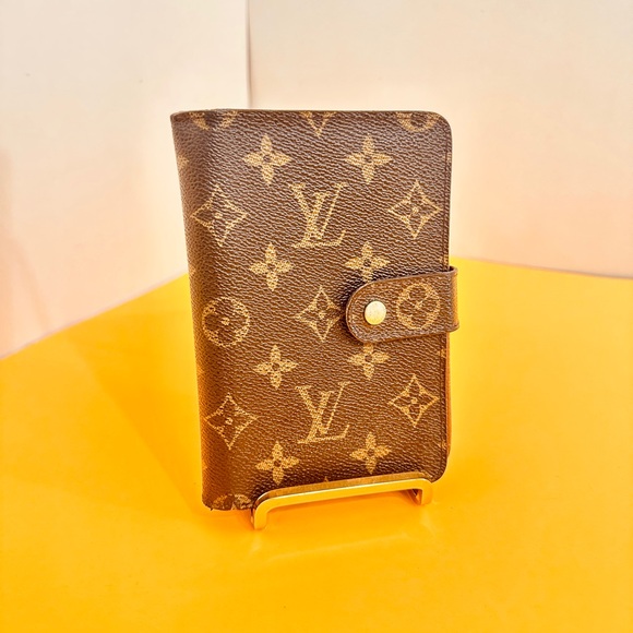 Louis Vuitton Monogram passport wallet - Picture 1 of 13